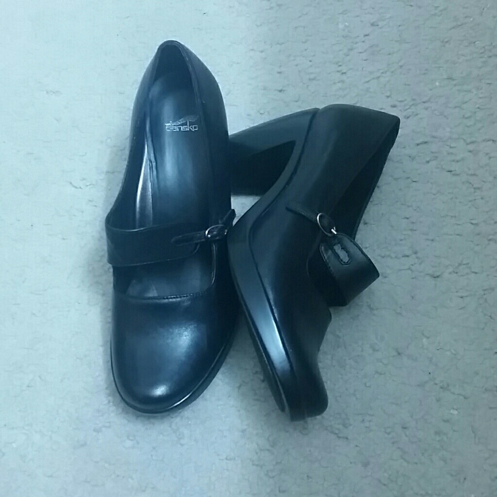 Dansko women's dress shoes